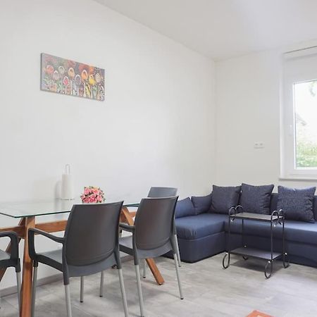 Well Equipped Apartment In Γκελσενκίρτσεν Εξωτερικό φωτογραφία