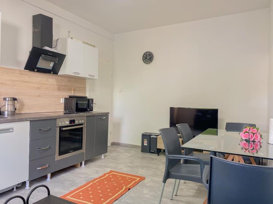Well Equipped Apartment In Γκελσενκίρτσεν Εξωτερικό φωτογραφία